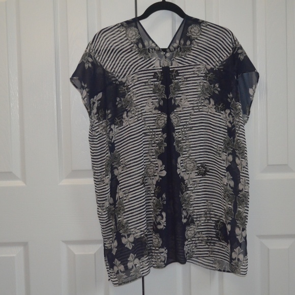 CAbi Style #5024 Yacht Top Tunic - Picture 3 of 5